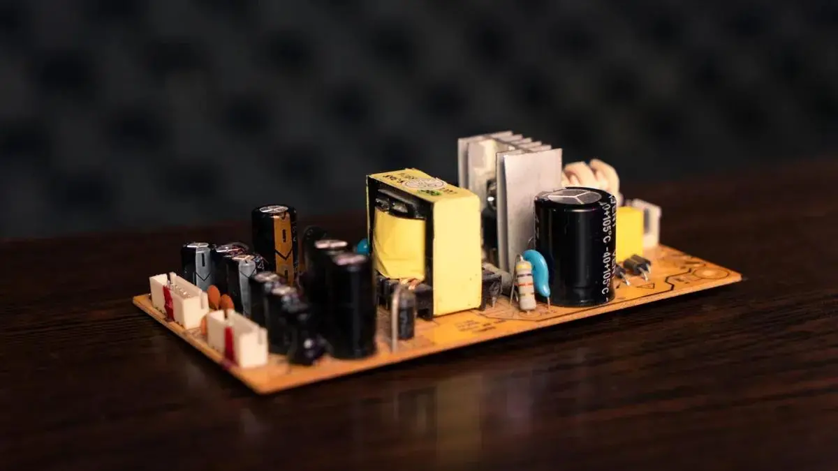 เหตุใด Power Electronics จึงใช้ตัวเหนี่ยวนำแกนหลักแบบกำหนดเองสำหรับการใช้งานเส้นทางแม่เหล็กแบบเปิด